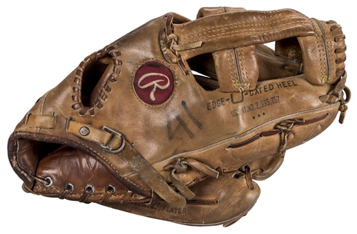 1977 Tom Seaver Game Used & Signed Rawlings Glove (PSA/DNA & Beckett) 